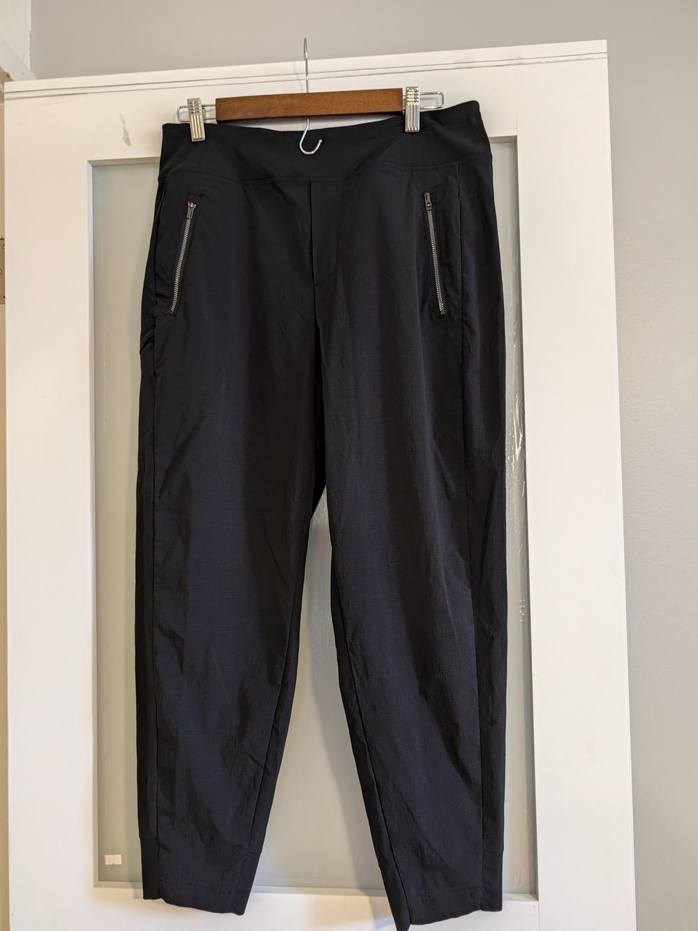 NWOT Athleta Women's Black Cargo Pants with Zip Pockets